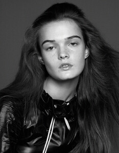 interview-03-2018_by_david-sims_(8).thumb.jpg.5269d9faa5f749b9e63707bcf986fd23.jpg