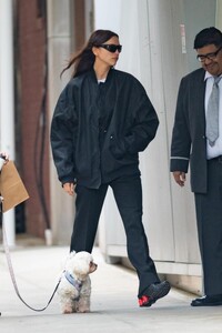 irina-shayk-out-and-about-in-new-york-04-27-2023-1.jpg