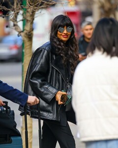 jameela-jamil-arrives-at-crosby-hotel-in-new-york-03-25-2023-4.jpg