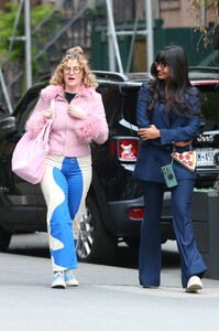 jameela-jamil-out-for-lunch-with-a-friend-in-new-york-04-27-2023-3.jpg