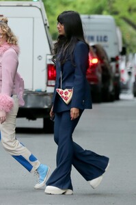 jameela-jamil-out-for-lunch-with-a-friend-in-new-york-04-27-2023-4.jpg