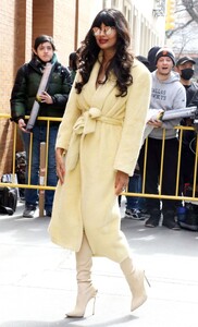 jameela-jamill-arrives-at-the-view-in-new-york-03-22-202-1.thumb.jpg.74029b1346fb58aef8c61411650aa47f.jpg