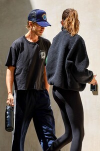 kaia-gerber-and-austin-butler-arrives-at-pilates-session-in-beverly-hills-04-19-2023-0.jpg