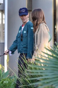 kaia-gerber-and-austin-butler-out-with-their-dog-at-a-park-in-silver-lake-03-26-2023-3.jpg