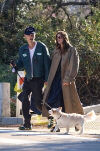 kaia-gerber-and-austin-butler-out-with-their-dog-at-a-park-in-silver-lake-03-26-2023-5.jpg