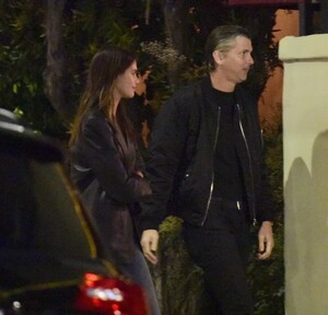 kaia-gerber-and-peter-utz-arrives-at-matsuhisu-restaurant-in-los-angeles-04-12-2023-2.jpg
