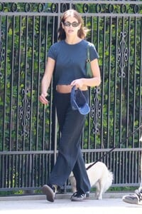 kaia-gerber-and-travis-jackson-out-in-los-feliz-04-10-2023-5.jpg
