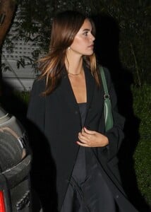 kaia-gerber-leaves-san-vicente-bungalows-in-west-hollywood-04-20-2023-0.jpg