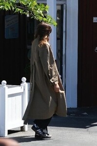 kaia-gerber-out-for-business-meeting-lunch-at-brentwood-country-mart-04-06-2023-2.jpg