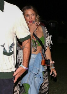 kate-hudson-arrives-at-2023-coachella-valley-music-and-arts-festival-in-indio-04-14-2023-3.jpg