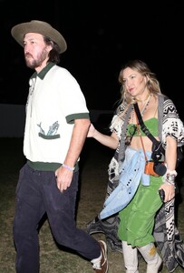 kate-hudson-arrives-at-2023-coachella-valley-music-and-arts-festival-in-indio-04-14-2023-6.jpg