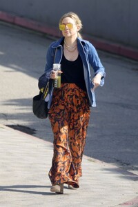 kate-hudson-out-and-about-in-los-angeles-03-28-2023-0.jpg