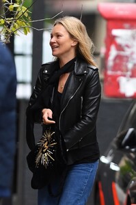 kate-moss-out-and-about-in-new-york-04-28-2023-1.jpg