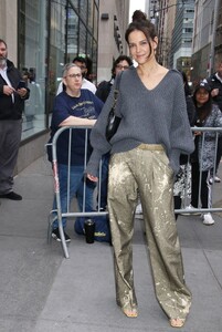 katie-holmes-arrives-at-today-show-in-new-york-04-12-2023-0.jpg