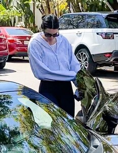 kendall-jenner-arrives-at-a-spa-in-beverly-hills-04-06-2023-6.jpg