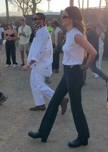 kendall-jenner-enjoys-last-day-of-weekend-1-of-coachella-music-festival-in-indio-04-16-2023-4.jpg