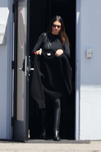 kendall-jenner-leaves-a-studio-in-los-angeles-04-26-2023-3.jpg