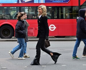 lady-victoria-hervey-out-for-lunch-at-wolseley-and-shopping-in-mayfair-in-london-04-13-2023-3.jpg