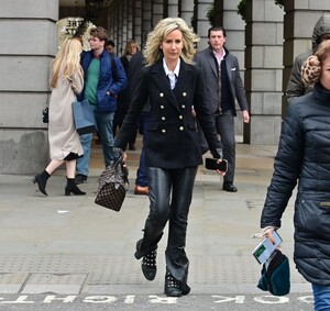 lady-victoria-hervey-out-for-lunch-at-wolseley-and-shopping-in-mayfair-in-london-04-13-2023-6.jpg