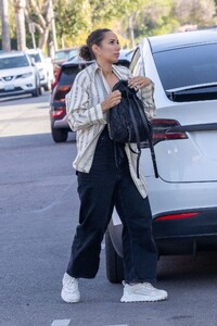 leona-lewis-arrives-at-a-business-meeting-in-west-hollywood-04-26-2023-3.jpg