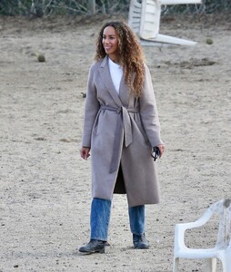 leona-lewis-at-a-dog-park-in-los-angeles-01-10-2022-0.jpg