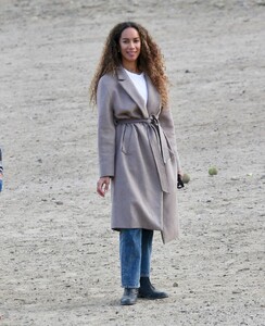 leona-lewis-at-a-dog-park-in-los-angeles-01-10-2022-4.jpg