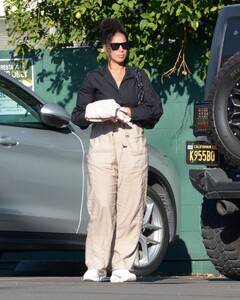 leona-lewis-out-and-about-in-studio-city-10-30-2022-2.jpg