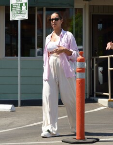 leona-lewis-out-for-family-dinner-at-hugo-s-in-los-angeles-09-04-2022-0.thumb.jpg.2ce0b0cebcd05ab37a902e847619d471.jpg