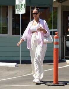 leona-lewis-out-for-family-dinner-at-hugo-s-in-los-angeles-09-04-2022-6.thumb.jpg.e8fcb2840f76a60bdbfdea5bf91999e2.jpg