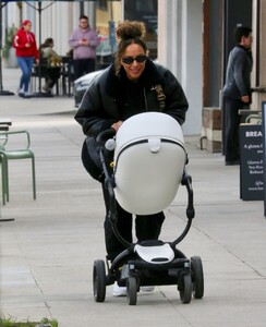 leona-lewis-out-shopping-with-her-baby-in-los-angeles-02-17-2023-6.jpg