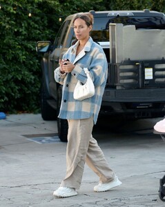 leona-lewis-out-with-her-mom-and-baby-girl-in-studio-city-11-09-2022-3.jpg