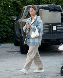 leona-lewis-out-with-her-mom-and-baby-girl-in-studio-city-11-09-2022-5.jpg