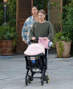 leona-lewis-out-with-her-mom-and-baby-girl-in-studio-city-11-09-2022-6.jpg