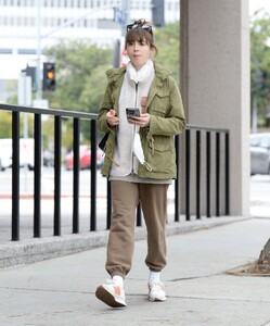 lily-collins-out-in-los-angeles-04-12-2023-0.jpg