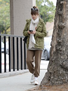 lily-collins-out-in-los-angeles-04-12-2023-2.jpg