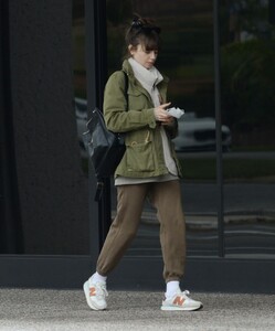 lily-collins-out-in-los-angeles-04-12-2023-4.jpg