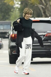 lisa-rinna-leaves-a-hair-salon-in-los-angeles-04-17-2023-4.jpg