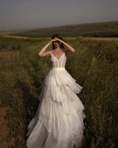 meitalzanobridal_289331140_569998818190710_4986005437586455683_n.jpg