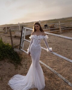 meitalzanobridal_291516683_1020959212123691_3587632407318090876_n.jpg