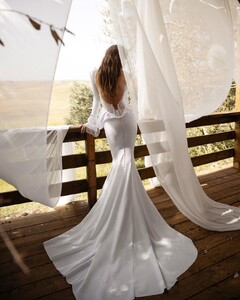 meitalzanobridal_307934417_666056111216881_9186907858436827004_n.jpg