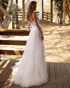 meitalzanobridal_314495514_1206695146580433_1648725026147819916_n.jpg
