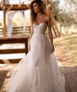 meitalzanobridal_314869486_1296989021134417_2795996926657559911_n.jpg