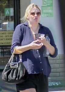 mischa-barton-stops-by-starbucks-for-a-cup-of-ice-in-los-angeles-07-08-2022-0.thumb.jpg.6e3b4f09c6ef92ce9354a3d1b65fb122.jpg