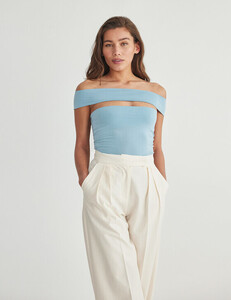 off-shoulder-top-2715299-560x726.jpg