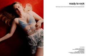 olivia-dejonge-scho-n-magazine-april-2022-issue-2.jpg