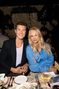 pamela-anderson-tommy-hilfiger-event-in-london-march-2023-3.jpg