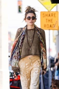 paris-jackson-at-farmer-s-market-with-her-dog-in-los-angeles-04-02-2023-1.jpg