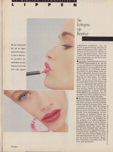 petraDe0489Lippen02.thumb.jpg.f045fdd97508a51beca744bcc9ad91b6.jpg