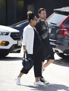 pregnant-leona-lewis-and-dennis-jauch-on-a-lunch-date-in-los-angeles-07-21-2022-5.jpg