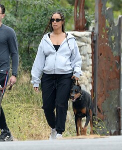 pregnant-leona-lewis-and-dennis-jauch-out-hiking-with-their-dogs-in-los-angeles-06-05-2022-7.jpg